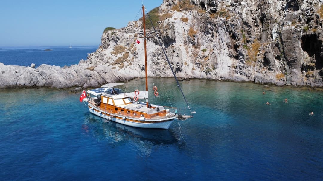Bodrum: 15m Luxury Boat for 12 - Exclusive Sea Adventures