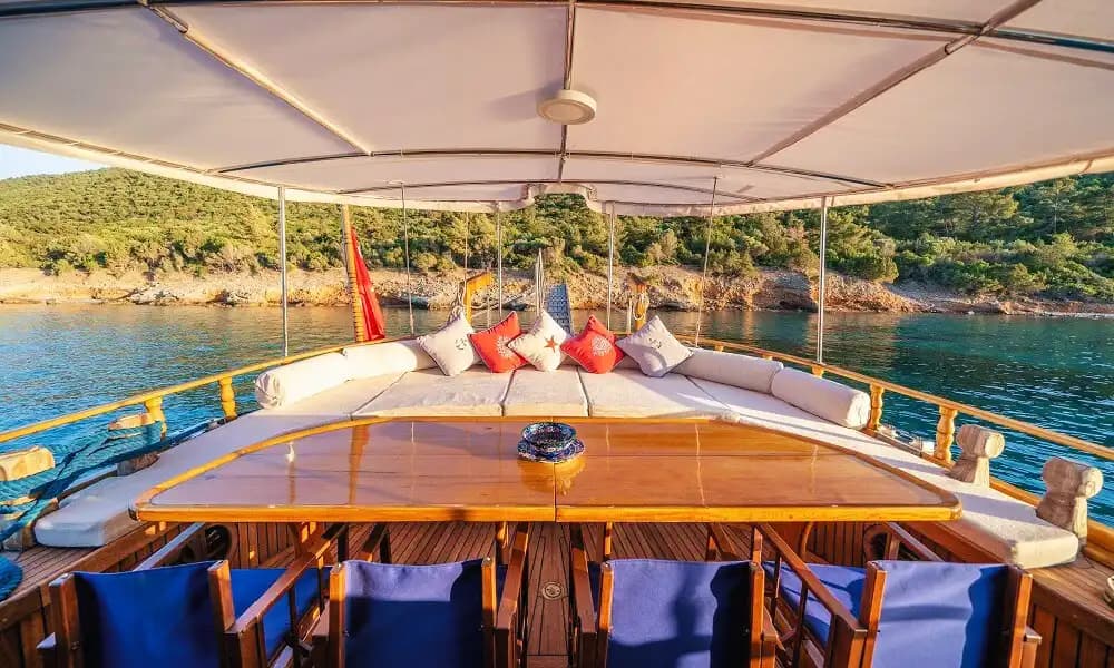 Bodrum Çıkışlı 20 Metrelik Gulet ile 8 Kişilik Konforlu Mavi Tur