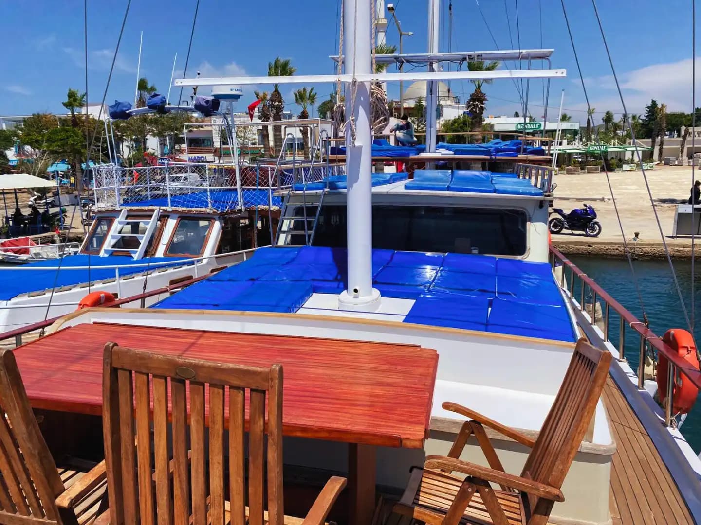 Explore the Turkish Riviera on a Privat Jacht with a 24-Personen Kapazität in Bodrum 8