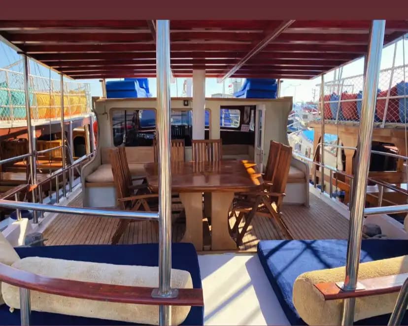 Explore the Turkish Riviera on a Privat Jacht with a 24-Personen Kapazität in Bodrum 10
