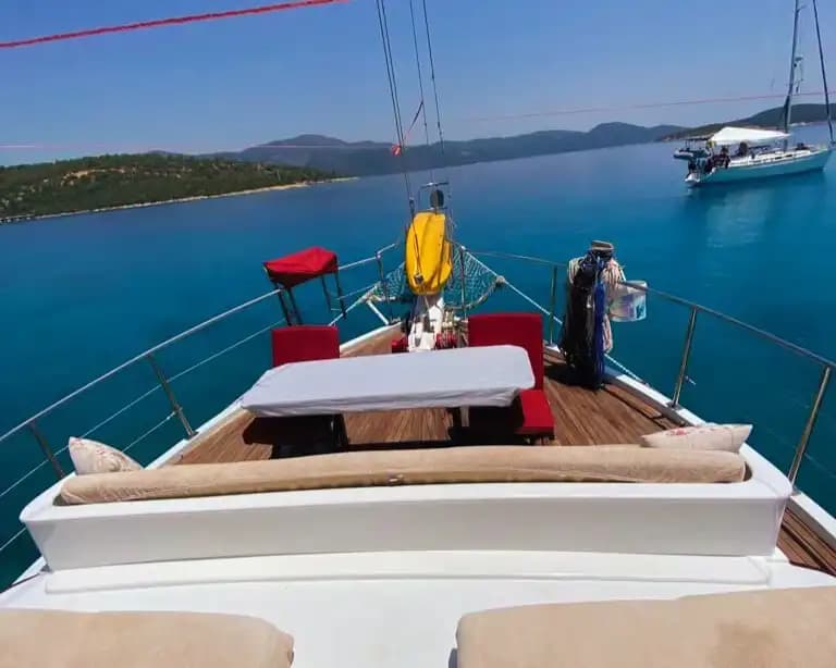 قارب فاخر بطول 17 متر - 3 كابينات - سعة 6 شخص - في بودروم 7