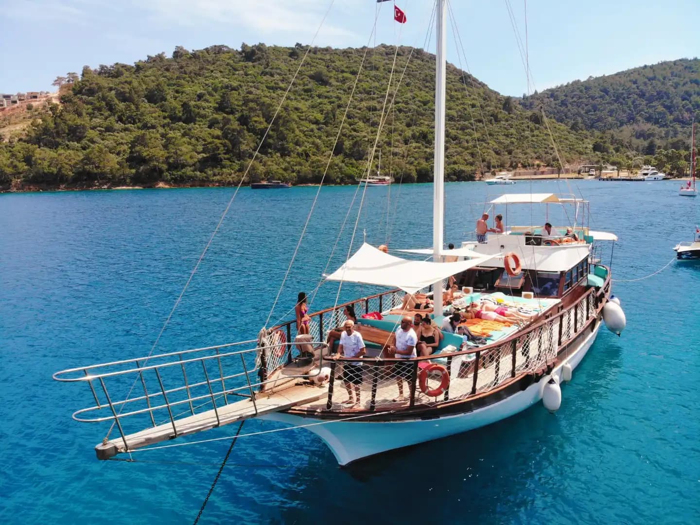 Expérience Yacht de Luxe Journalière sur un Bateau de 14 Mètres, 8 Personnes à Bodrum 2