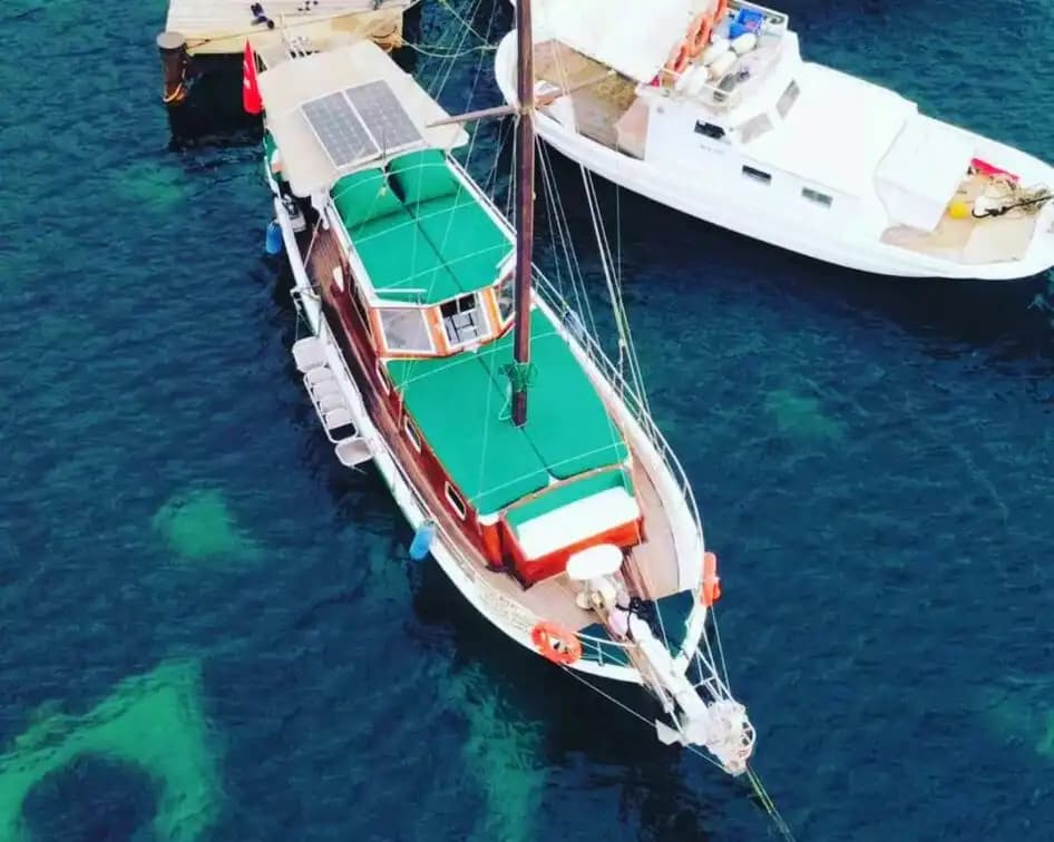 Bodrum’un Benzersiz Koylarını 12 Metre Uzunluğundaki Tekne İle Keşfedin