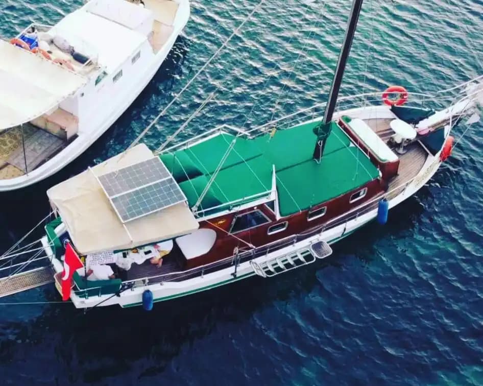 Bodrum’un Benzersiz Koylarını 12 Metre Uzunluğundaki Tekne İle Keşfedin