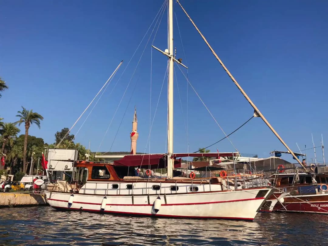 Bodrum'un Eşsiz Güzelliklerini Keşfetmek İçin Teknemiz Konfor ve Lüksü Bir Arada Sunuyor
