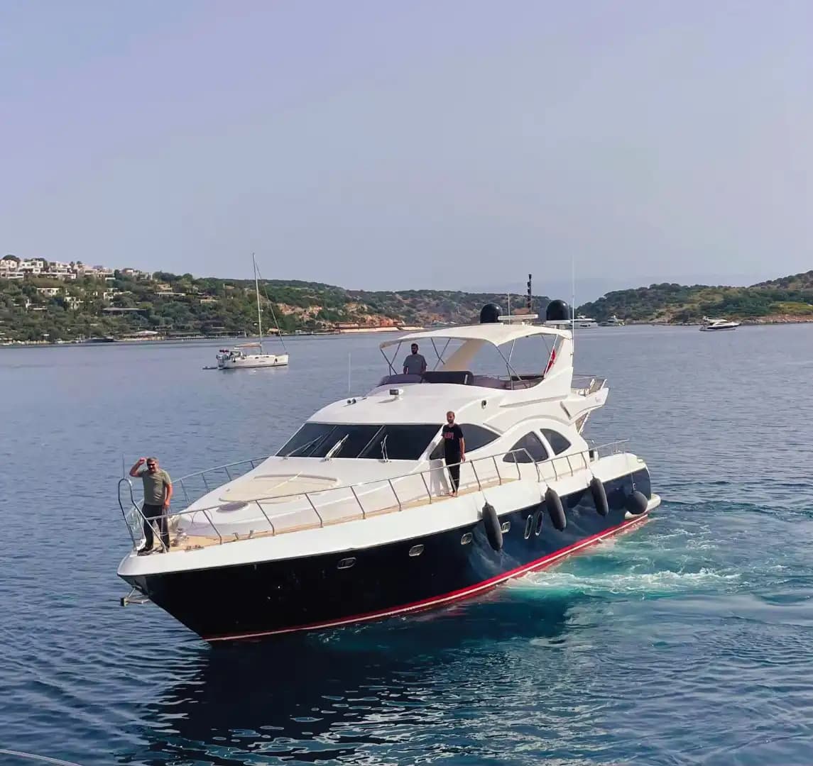 Ontdek de Turkse Rivièra vanuit Bebek met Azimut Motoryacht - Bosporus Tour