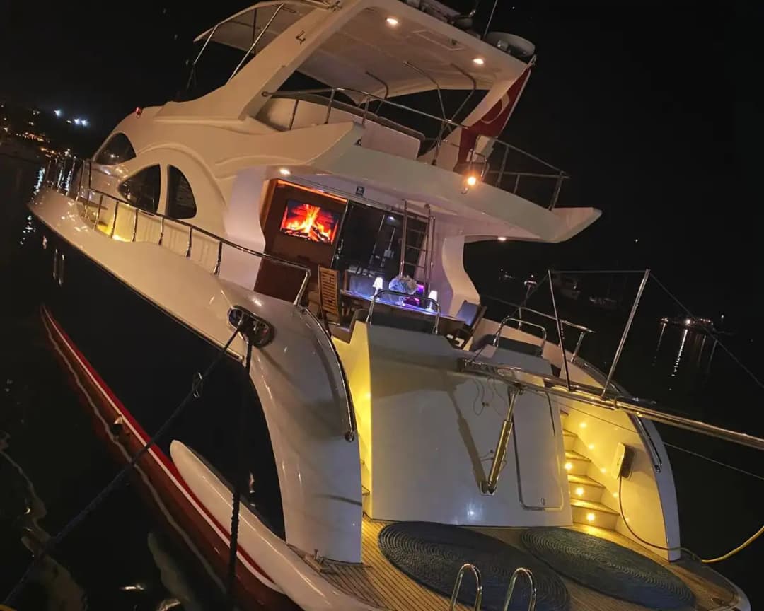 Bebek'te Azimut Motoryat ile Türk Rivieara'sını Konaklamalı veya Günübirlik Keşfedin