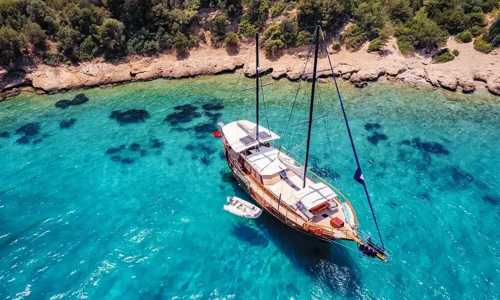 Bodrum’un Büyüleyici Koylarında 4 Kabinli Lüks Gulet ile Unutulmaz Bir Mavi Yolculuk