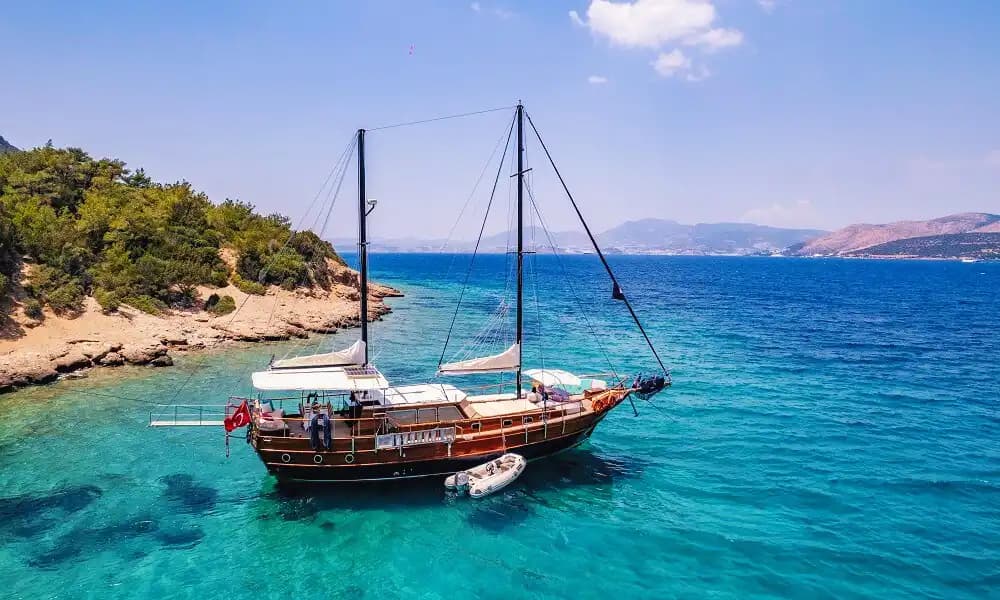 Bodrum’un Büyüleyici Koylarında 4 Kabinli Lüks Gulet ile Unutulmaz Bir Mavi Yolculuk