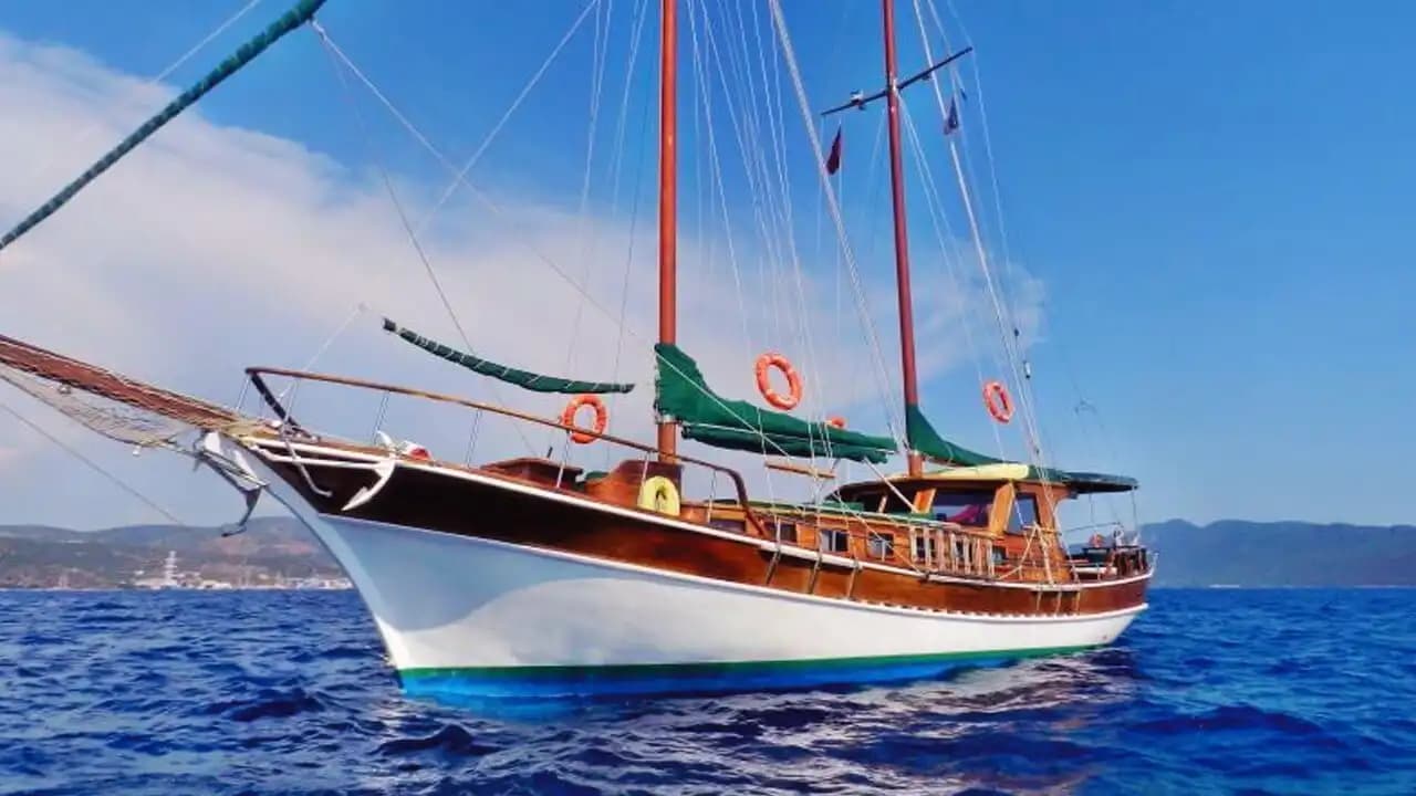 3-Cabin Gulet in Bodrum – Ideal for Overnight Stays and Blue Cruises 3