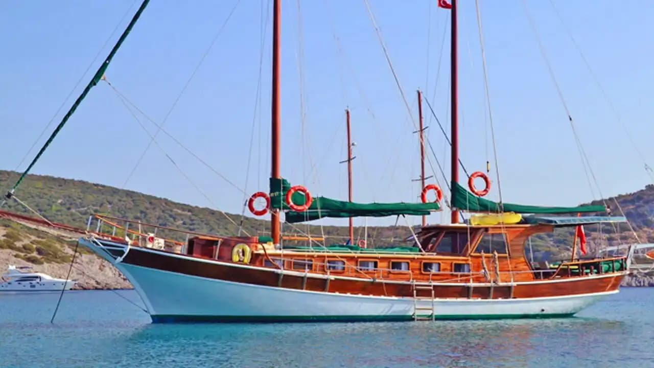 3-Cabin Gulet in Bodrum – Ideal for Overnight Stays and Blue Cruises 6