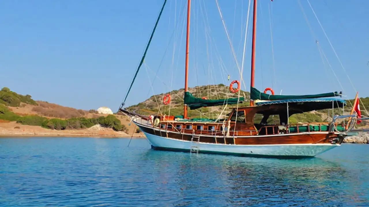 3-Cabin Gulet in Bodrum – Ideal for Overnight Stays and Blue Cruises 4