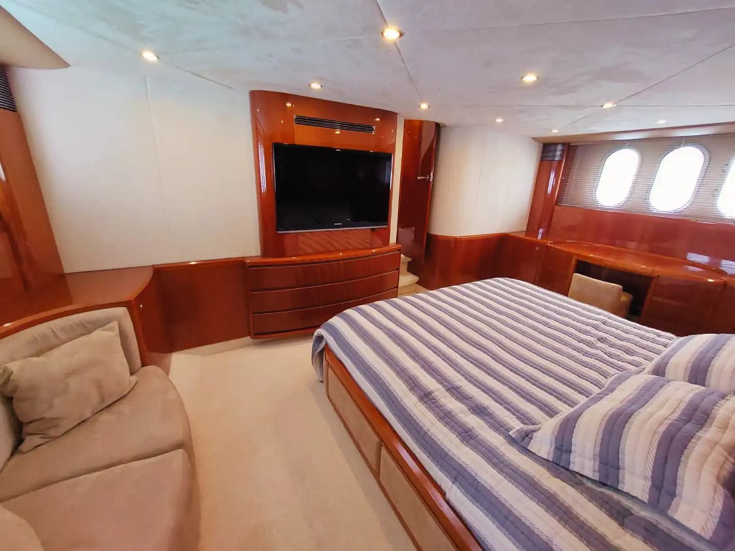 Elegante y Moderno Princess Yate a Motor para Special Events in Bodrum 22