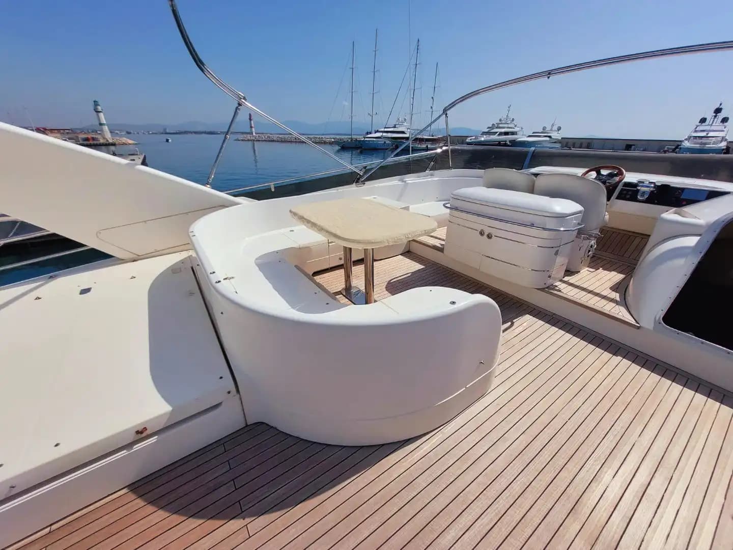 Elegante y Moderno Princess Yate a Motor para Special Events in Bodrum 15