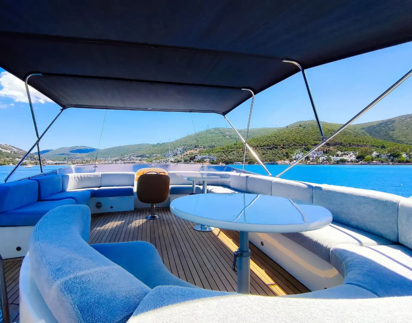 Luxury 20-Meter Motoryacht with 3 Cabins & 6-Person Accommodation in Bodrum 8