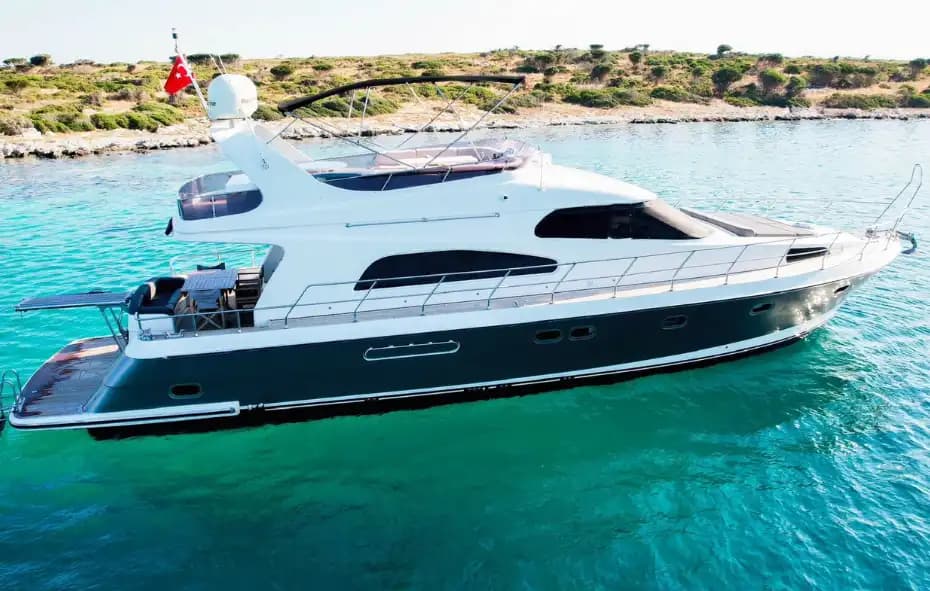 Luxury 20-Meter Motoryacht with 3 Cabins & 6-Person Accommodation in Bodrum 6