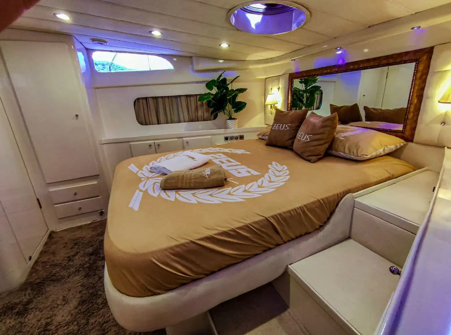 Luxury 20-Meter Motoryacht with 3 Cabins & 6-Person Accommodation in Bodrum 9