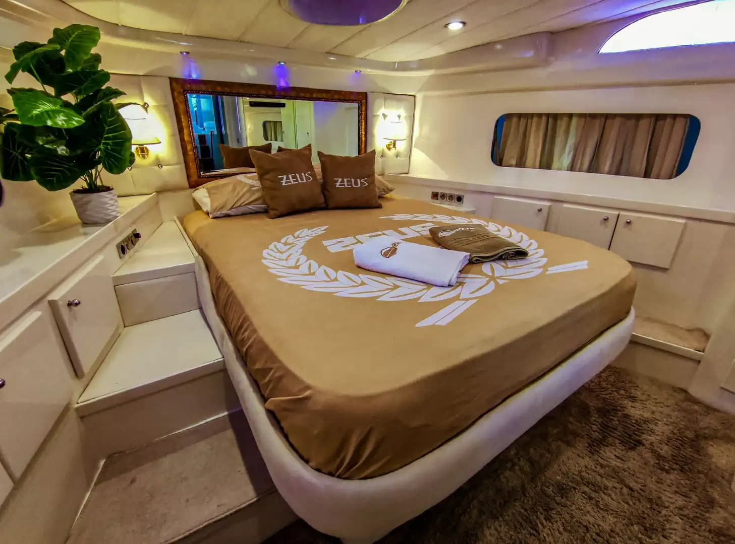 Luxury 20-Meter Motoryacht with 3 Cabins & 6-Person Accommodation in Bodrum 11