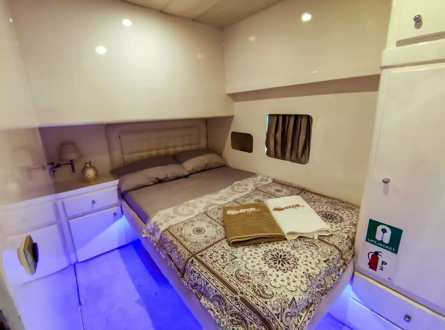 Luxury 20-Meter Motoryacht with 3 Cabins & 6-Person Accommodation in Bodrum 10