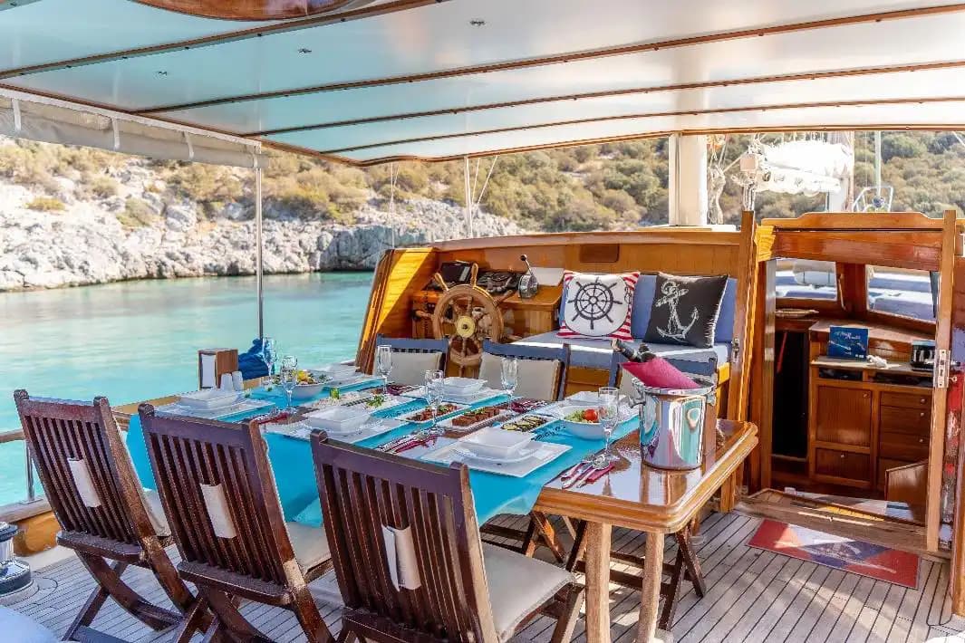 Lujo y Confort en Bodrum: Gulet 5 Cabinas 10 Personas 10
