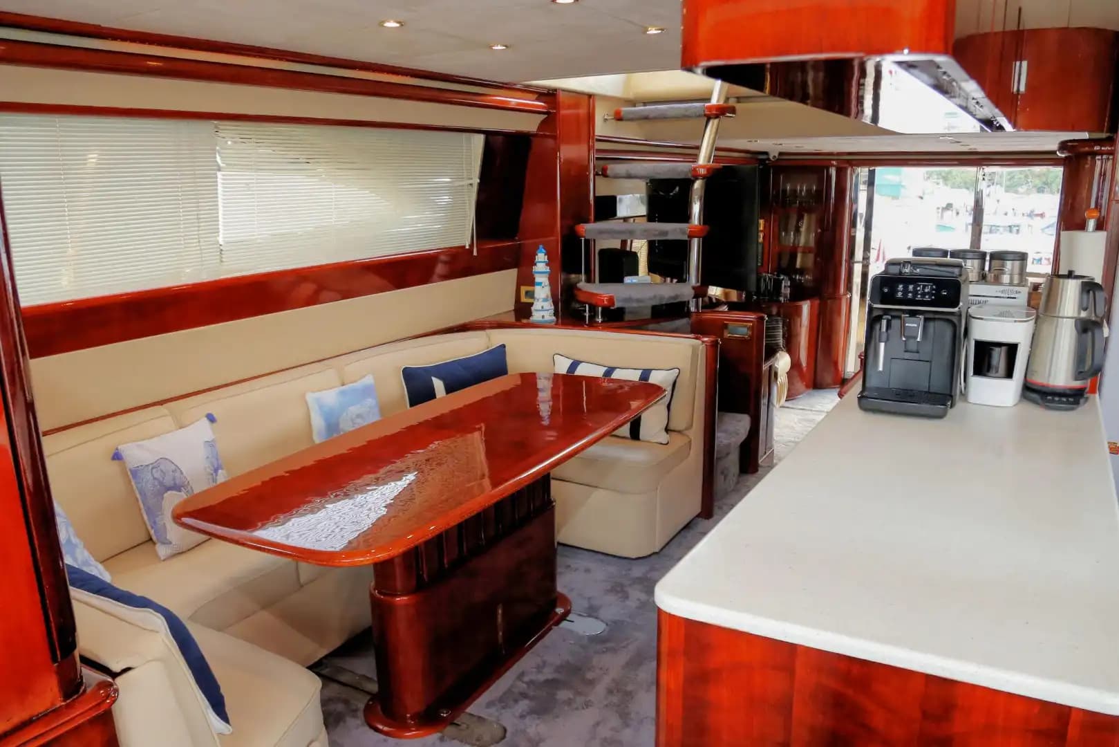 Feel the Luxus of Bodrum's Gewässer Aboard a Princess 72 Motoryacht 12