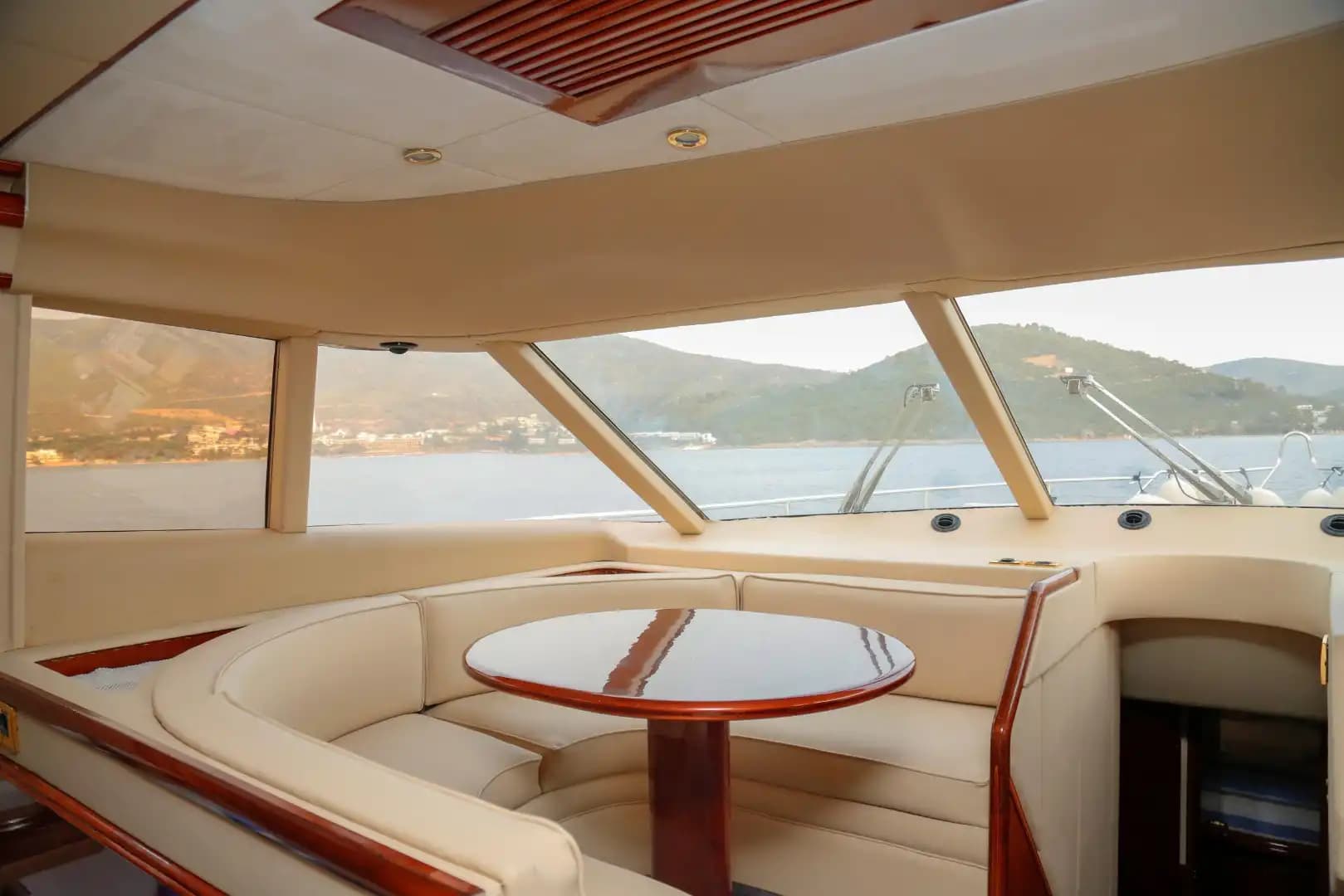Feel the Luxus of Bodrum's Gewässer Aboard a Princess 72 Motoryacht 5