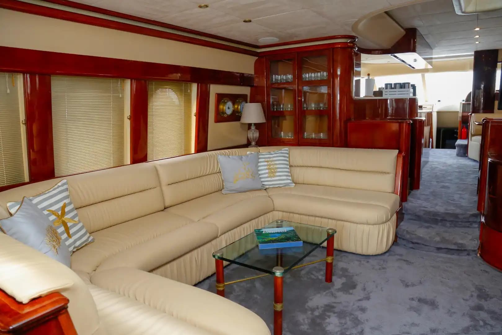 Feel the Luxus of Bodrum's Gewässer Aboard a Princess 72 Motoryacht 15