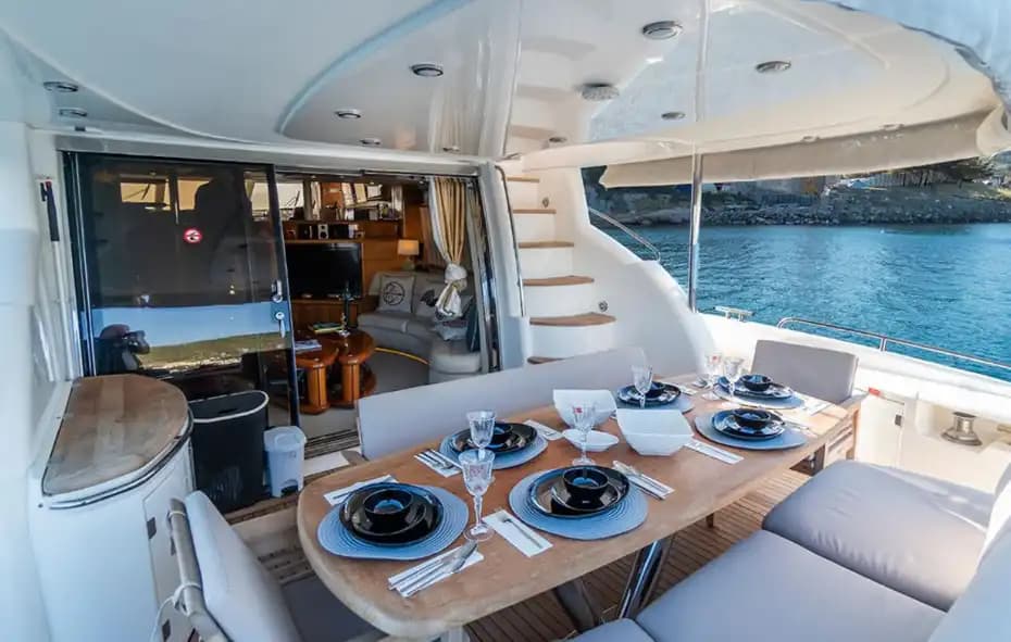 Определение роскоши в Бодруме: Незабываемый круиз на яхте Sunseeker Manhattan 75 длиной 25 метров 3