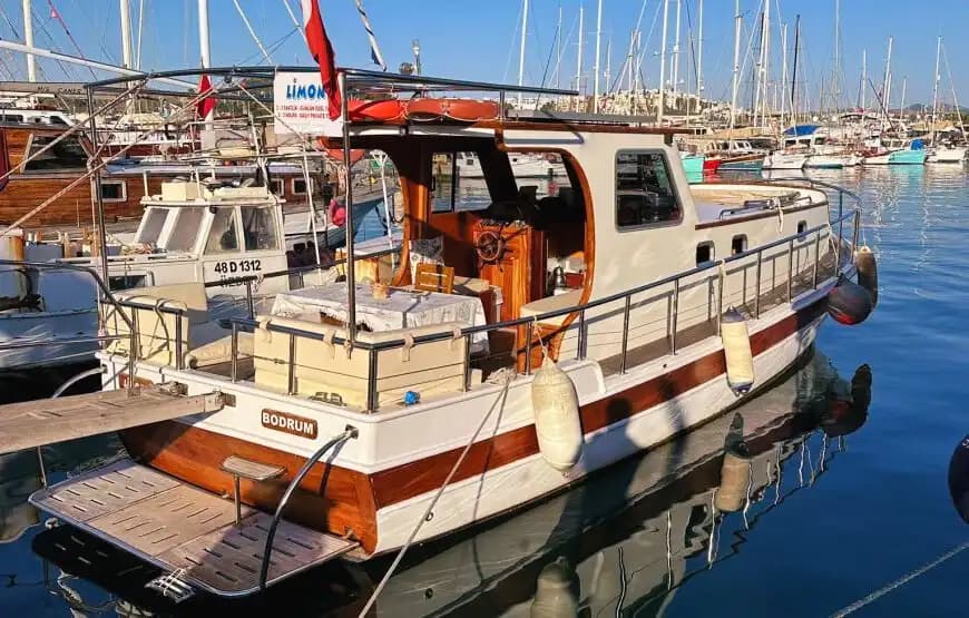 Bateau Élégant et Fonctionnel de 12 Mètres pour 8 Personnes dans les Eaux Azurées de Bodrum 9