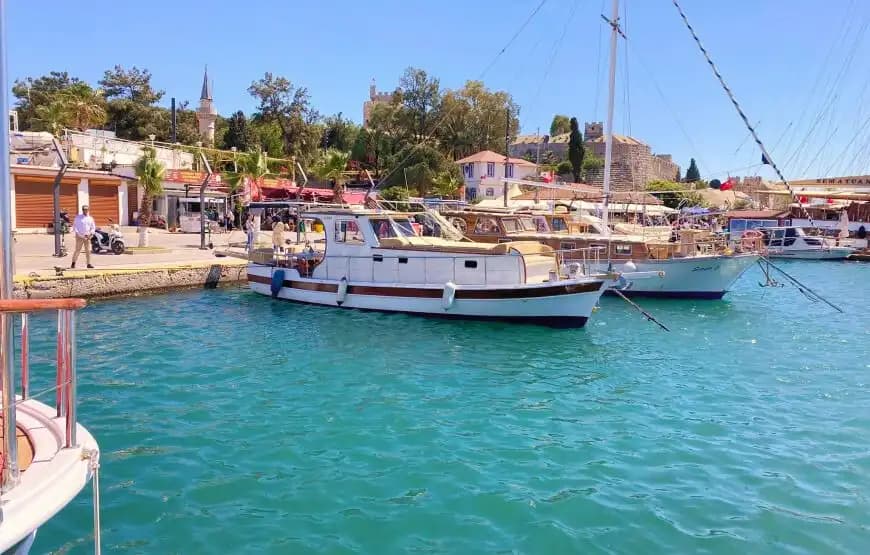 Bateau Élégant et Fonctionnel de 12 Mètres pour 8 Personnes dans les Eaux Azurées de Bodrum 7