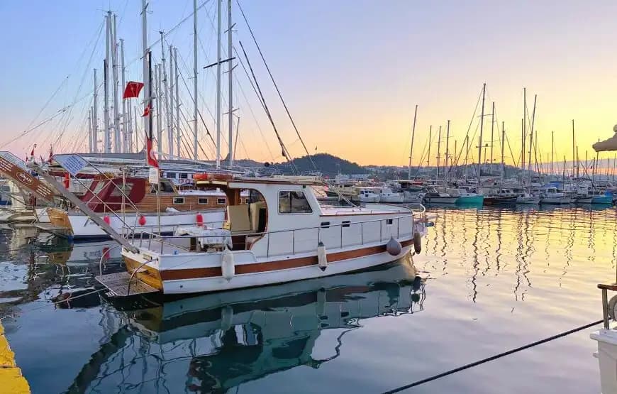 Bateau Élégant et Fonctionnel de 12 Mètres pour 8 Personnes dans les Eaux Azurées de Bodrum 3
