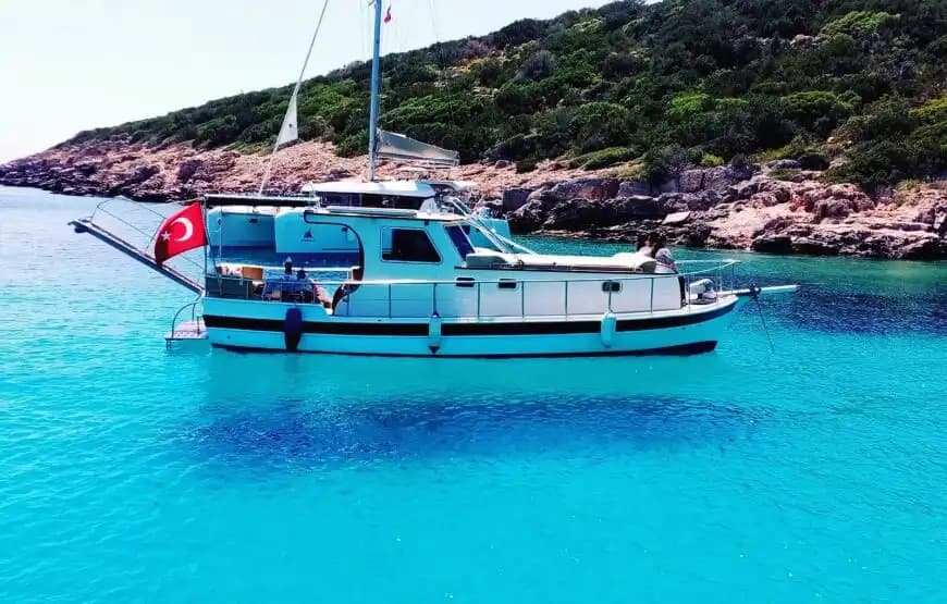 Bateau Élégant et Fonctionnel de 12 Mètres pour 8 Personnes dans les Eaux Azurées de Bodrum - Fête sur le bateau