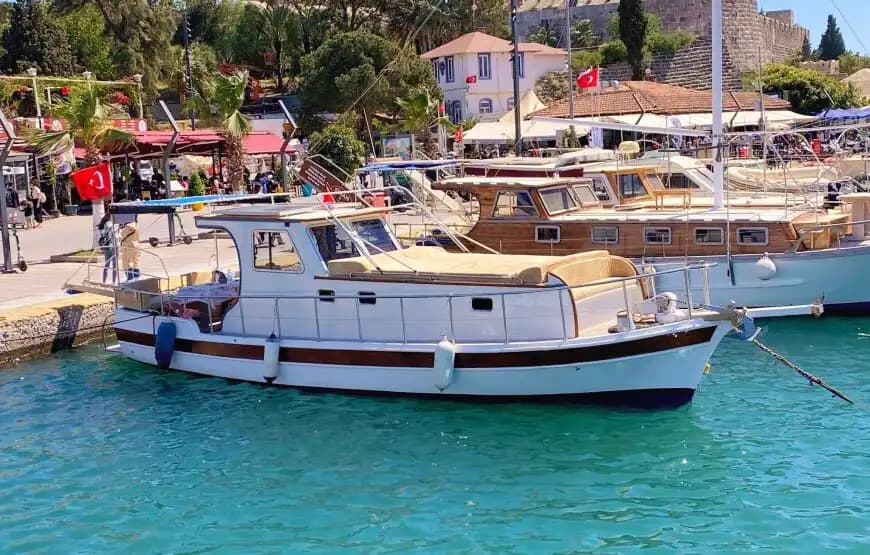 Bateau Élégant et Fonctionnel de 12 Mètres pour 8 Personnes dans les Eaux Azurées de Bodrum 2