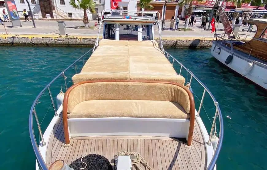 Bateau Élégant et Fonctionnel de 12 Mètres pour 8 Personnes dans les Eaux Azurées de Bodrum 5