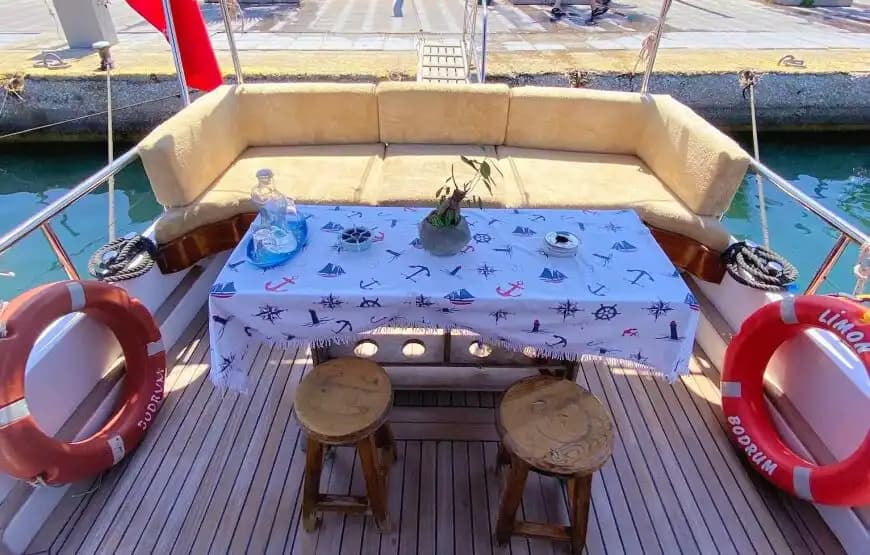 Bateau Élégant et Fonctionnel de 12 Mètres pour 8 Personnes dans les Eaux Azurées de Bodrum 10