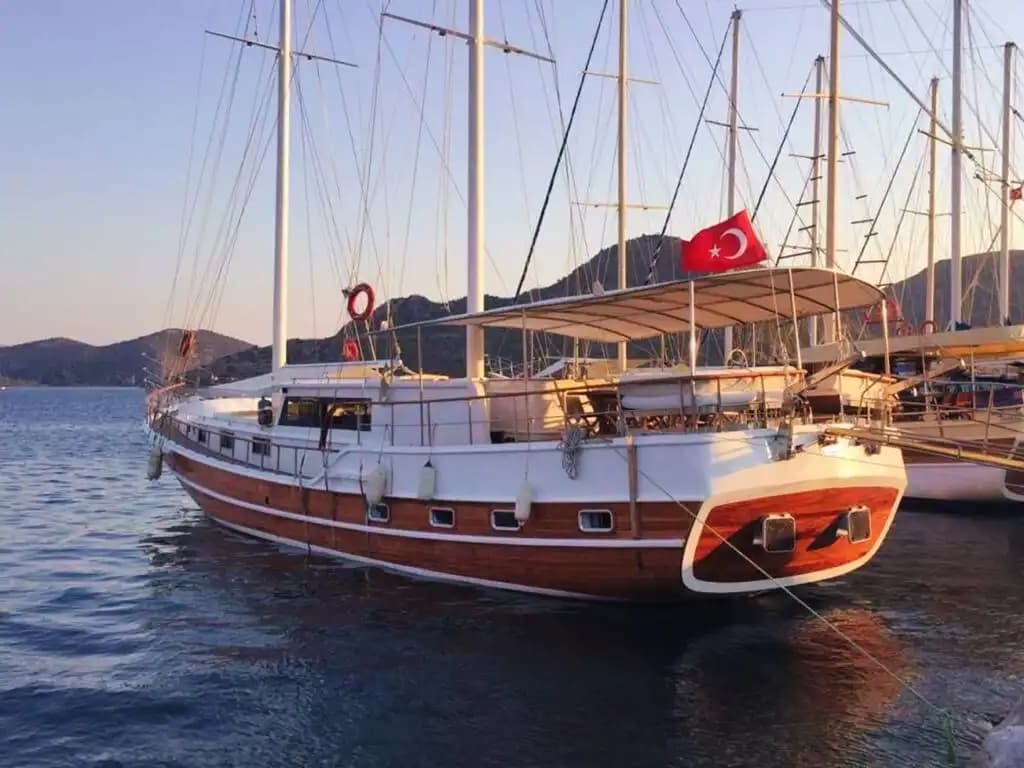 Marmaris Bozburun’un Sakin Sularında 5 Kabinli Lüks Gulet Tatili