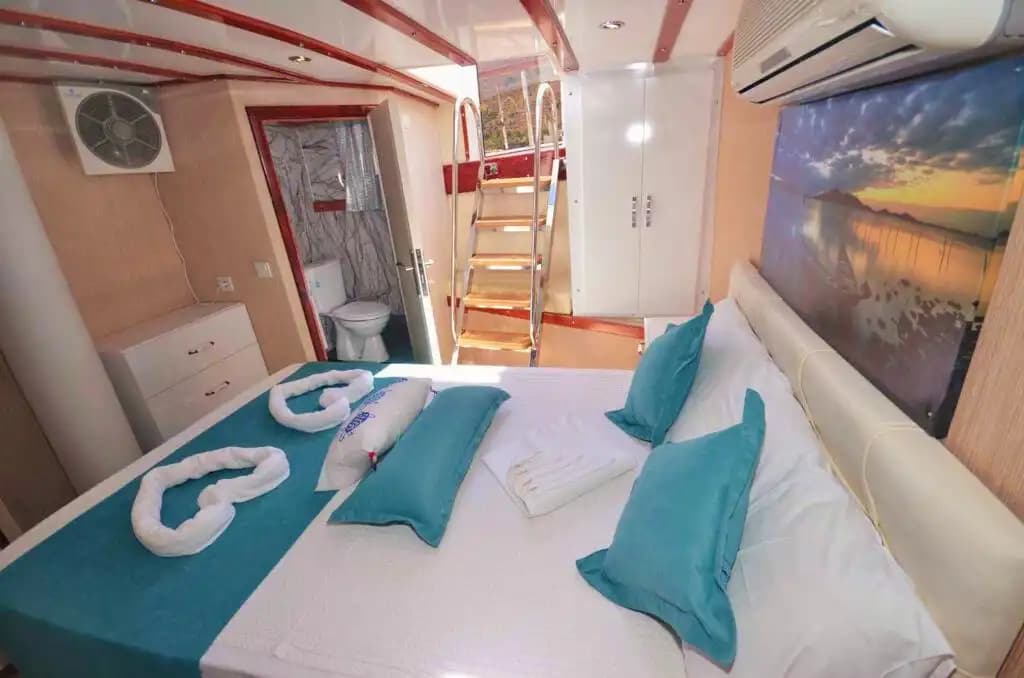 Luxury 5-cabines Gulet Holiday in the Tranquil Waters of Marmaris Bozburun 10
