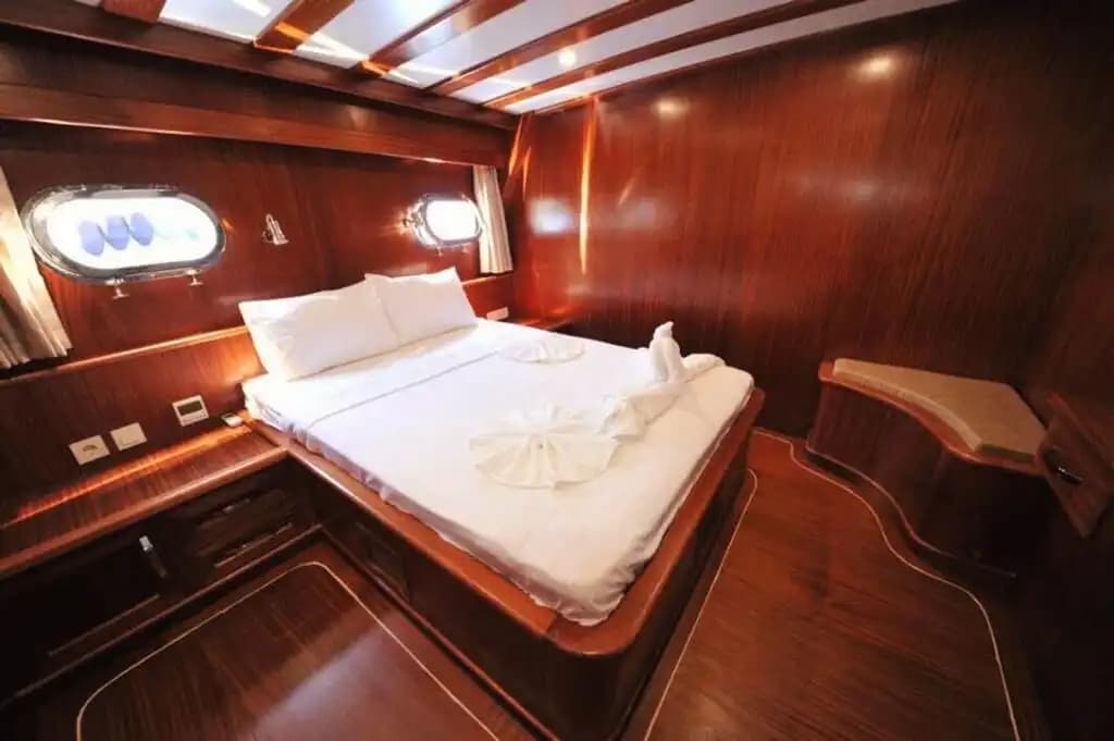 Luxury 5-cabines Gulet Holiday in the Tranquil Waters of Marmaris Bozburun 9