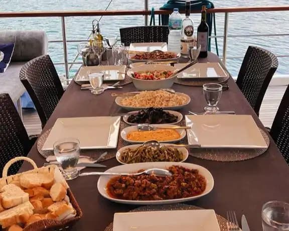 Explore the Tranquil Buchten of the Aegean on an 8-Personen Gulet in Marmaris Bozburun 13
