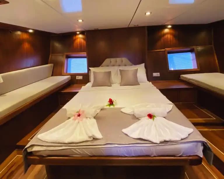 Explore the Tranquil Buchten of the Aegean on an 8-Personen Gulet in Marmaris Bozburun 17
