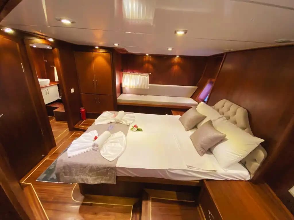 Explore the Tranquil Buchten of the Aegean on an 8-Personen Gulet in Marmaris Bozburun 15