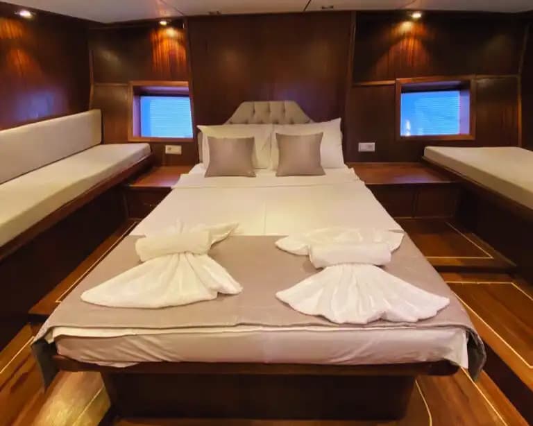 Explore the Tranquil Buchten of the Aegean on an 8-Personen Gulet in Marmaris Bozburun 16