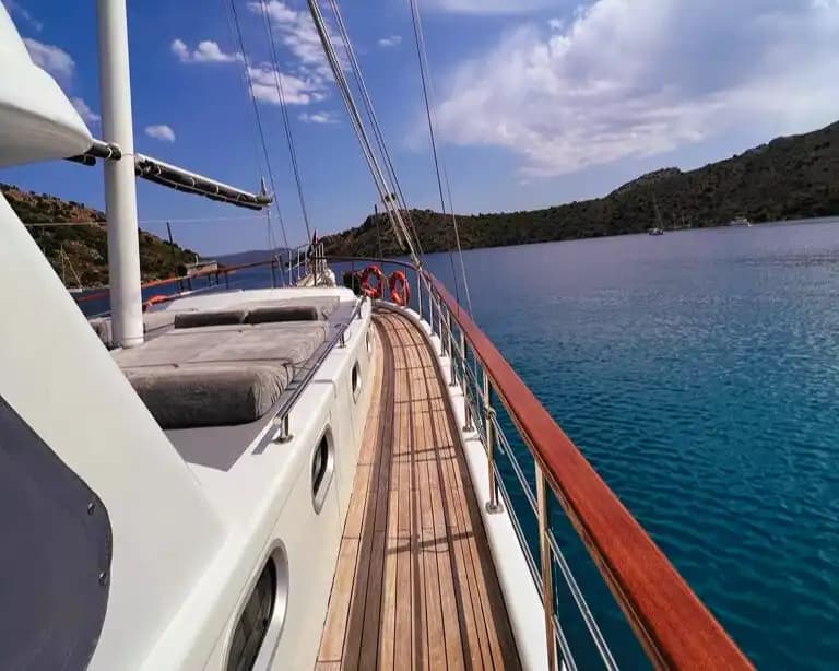 Explore the Tranquil Buchten of the Aegean on an 8-Personen Gulet in Marmaris Bozburun 6