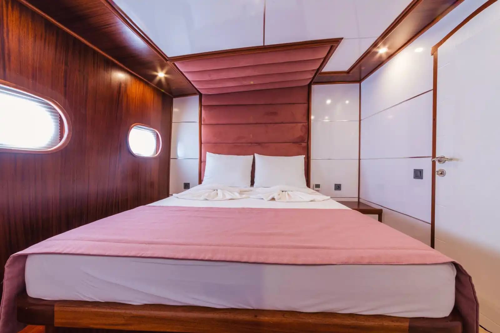 Unforgettable 12-Person Getaway Aboard a 6-cabines Gulet in Marmaris Bozburun 11