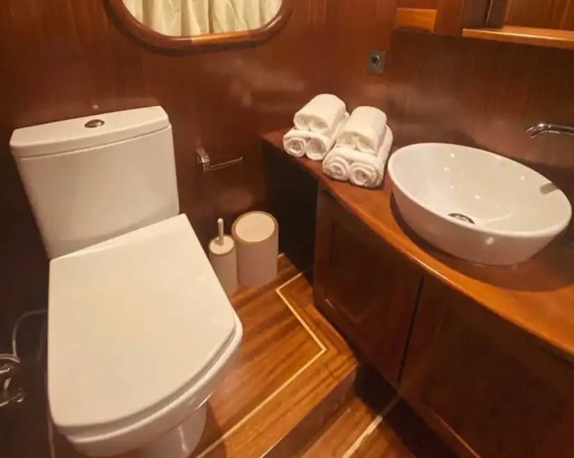 Gulet au Départ de Marmaris Bozburun avec 5 Cabines : Croisière Bleue de Luxe pour 10 Personnes 9