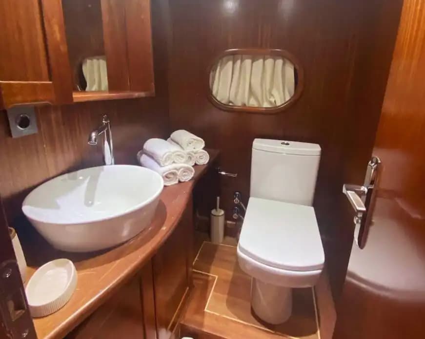 Gulet au Départ de Marmaris Bozburun avec 5 Cabines : Croisière Bleue de Luxe pour 10 Personnes 8