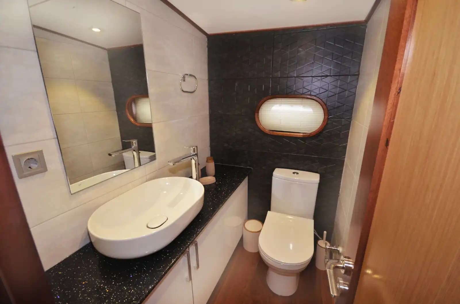 24-Meter, 6-cabines Gulet for 12 Guests in Marmaris Bozburun 17