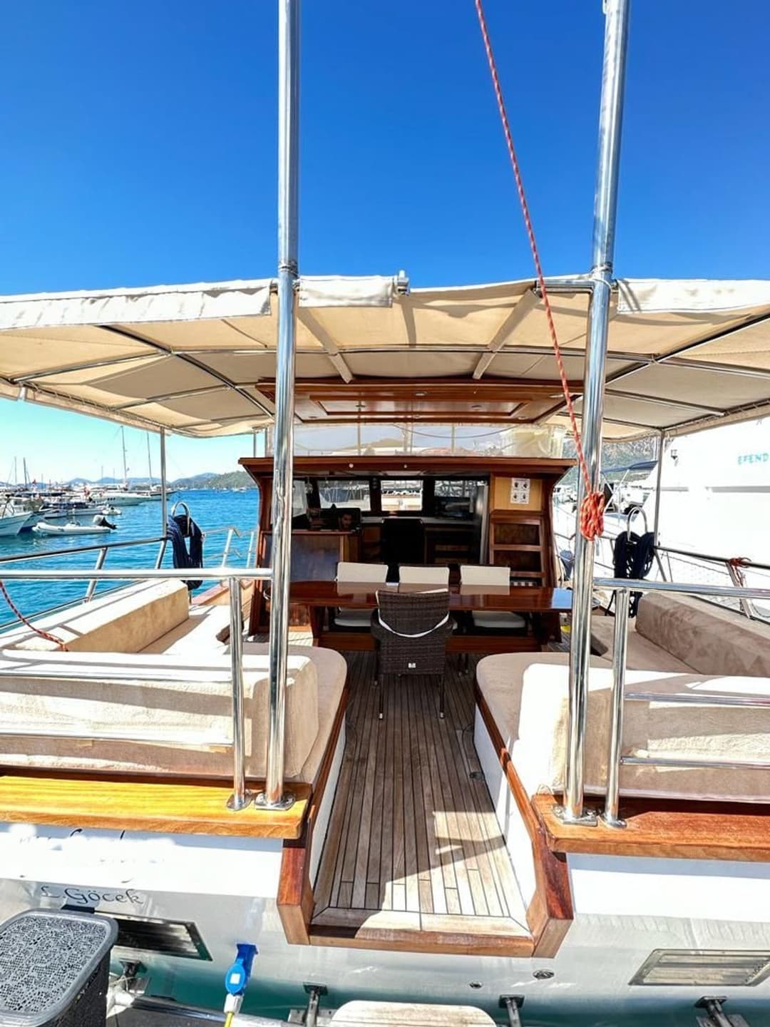Göcek'te 3 Kabinli, 6 Kişilik Standart Motoryat Kiralama | 15 Metre Uzunluk ve Geniş Alanlar