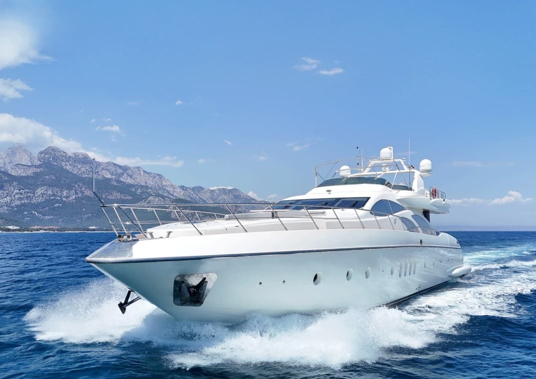 Luxury 30-Meter Yacht for 12 Guests in the Stunning Waters of Antalya