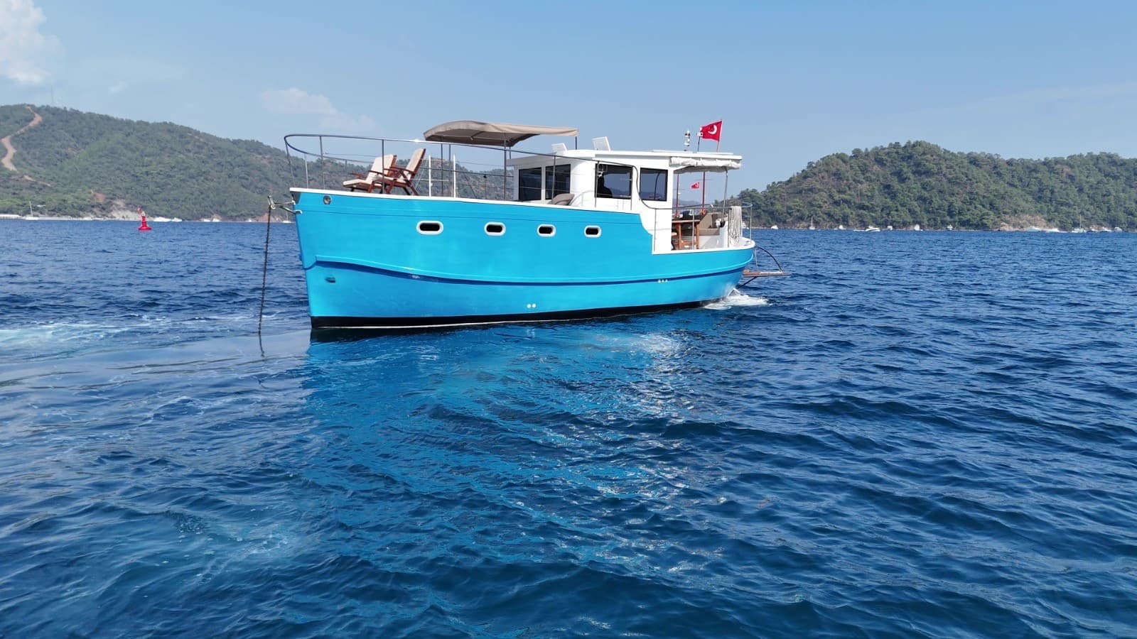 Göcek'te Lüks 12m Motor Yat Kiralama (6 Kişi) | 3 Kabin, Geniş Güverte, Ege'nin Saklı Koyları